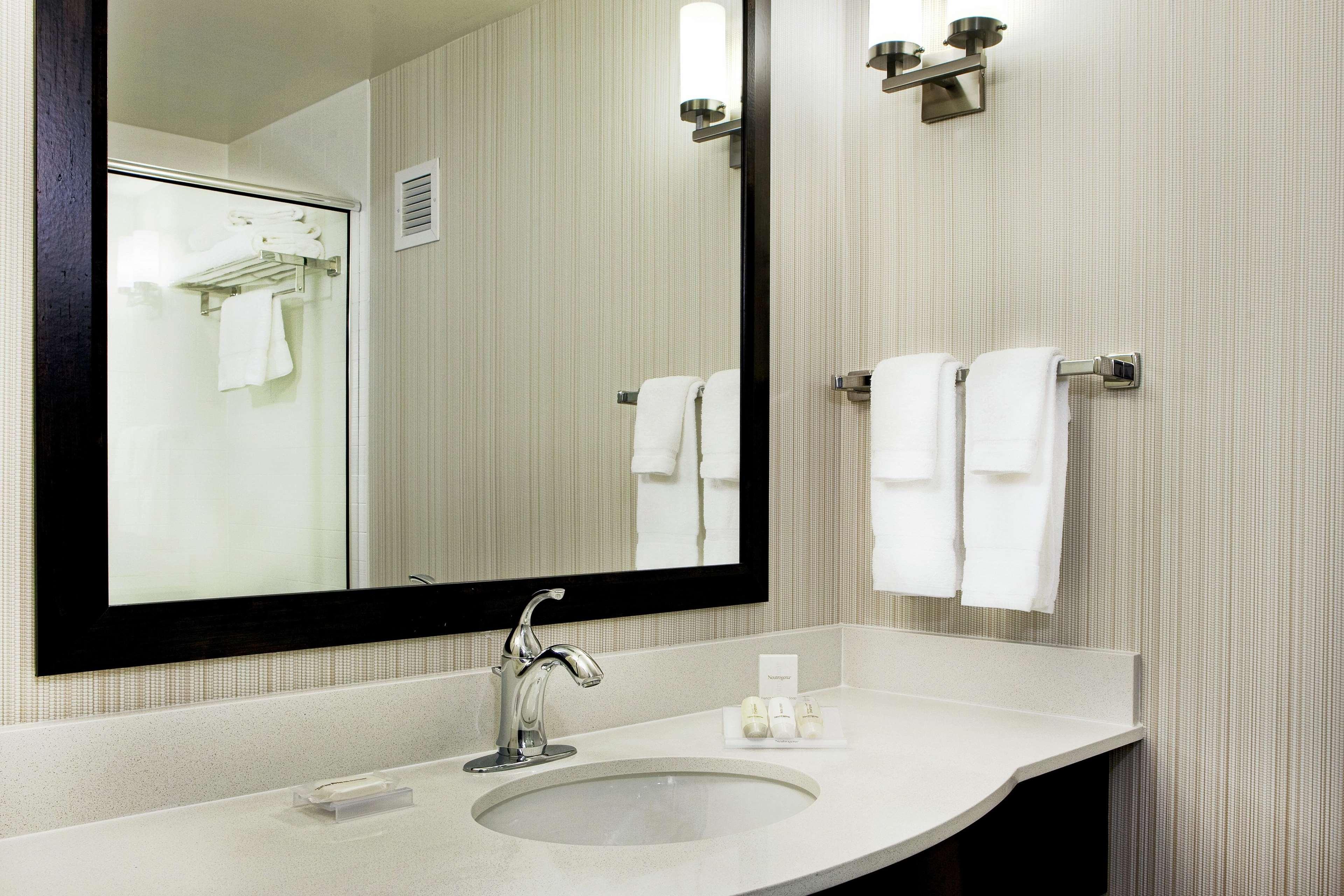 Hilton Garden Inn Portland Airport Exterior foto