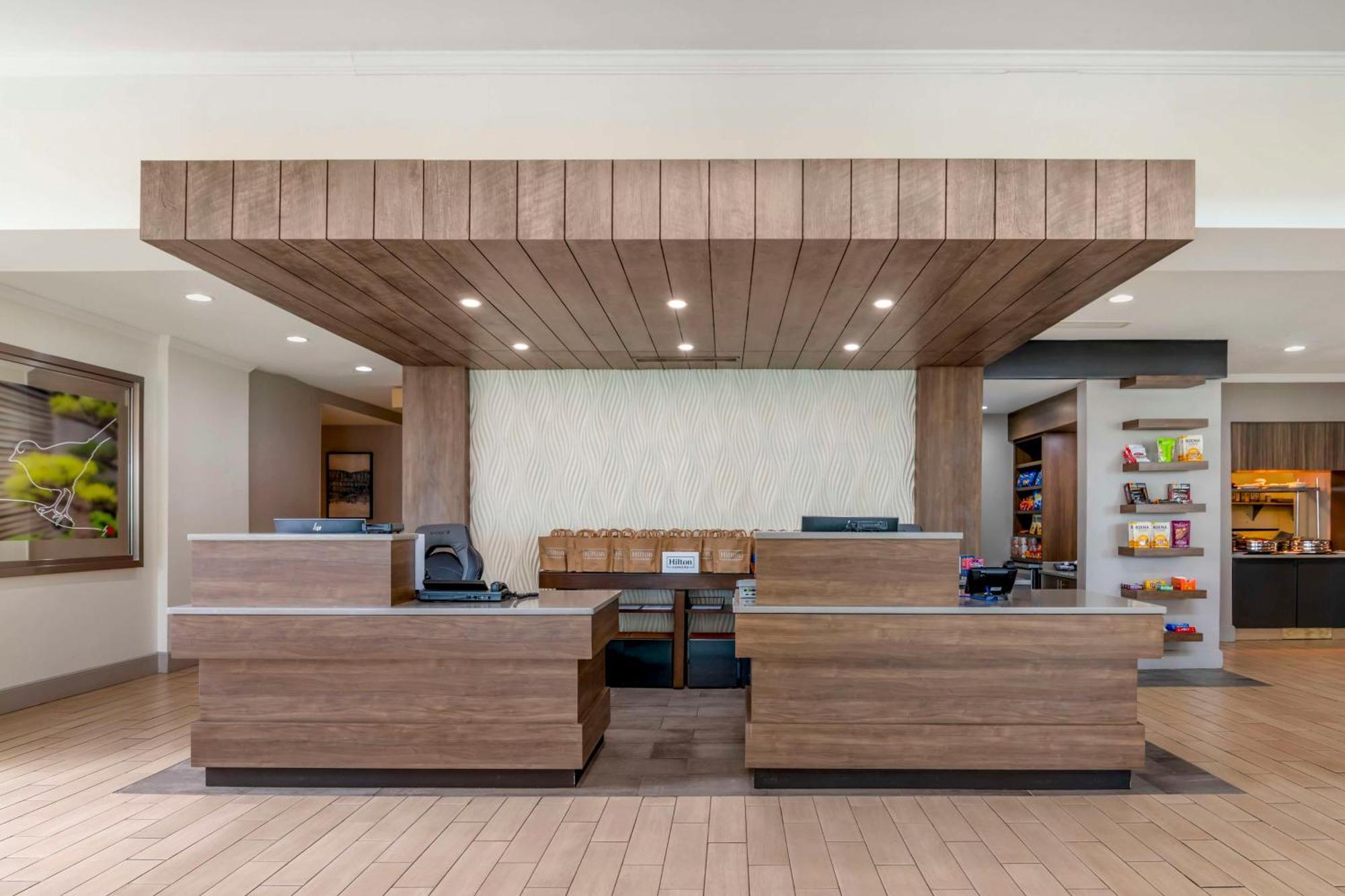 Hilton Garden Inn Portland Airport Exterior foto